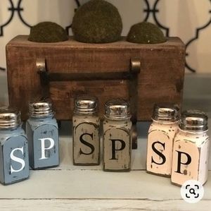 Salt and pepper emty